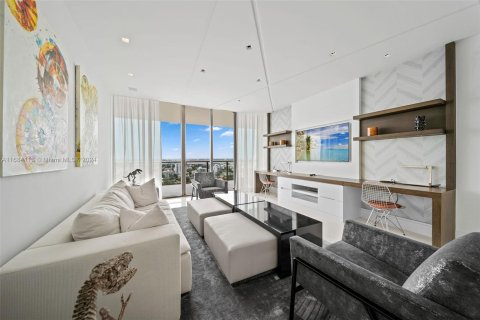 Condominio en venta en Bal Harbour, Florida, 4 dormitorios, 330.36 m2 № 1419839 - foto 16