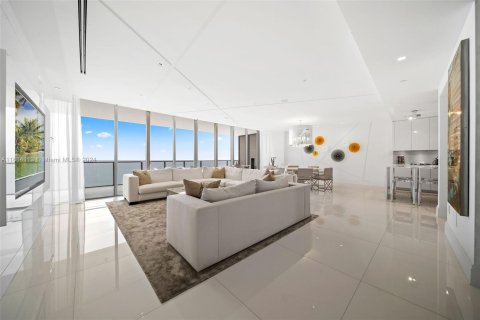 Condominio en venta en Bal Harbour, Florida, 4 dormitorios, 330.36 m2 № 1419839 - foto 5