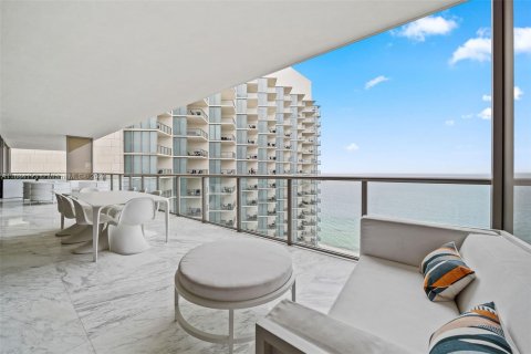 Condominio en venta en Bal Harbour, Florida, 4 dormitorios, 330.36 m2 № 1419839 - foto 30