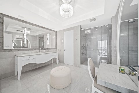 Condominio en venta en Bal Harbour, Florida, 4 dormitorios, 330.36 m2 № 1419839 - foto 22