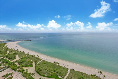 Condominio en venta en Bal Harbour, Florida, 2 dormitorios, 234.67 m2 № 1418556 - foto 16