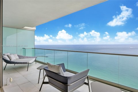 Condominio en venta en Bal Harbour, Florida, 2 dormitorios, 234.67 m2 № 1418556 - foto 1