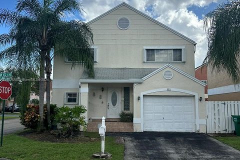 Villa ou maison à vendre à Pembroke Pines, Floride: 3 chambres, 136.01 m2 № 1419987 - photo 1