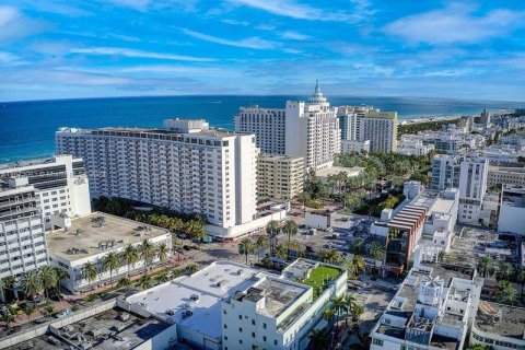 Condo in Miami Beach, Florida, 1 bedroom  № 1395931 - photo 10