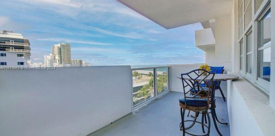 Condo in Miami Beach, Florida, 1 bedroom  № 1395931