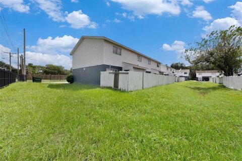 Townhouse in Tampa, Florida 2 bedrooms, 86.96 sq.m. № 1403270 - photo 30