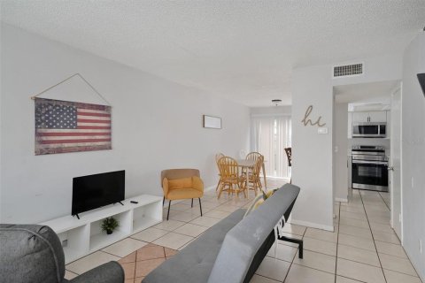 Townhouse in Tampa, Florida 2 bedrooms, 86.96 sq.m. № 1403270 - photo 13