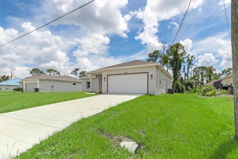 Villa ou maison à vendre à North Port, Floride: 3 chambres, 157.28 m2 № 1374620 - photo 3