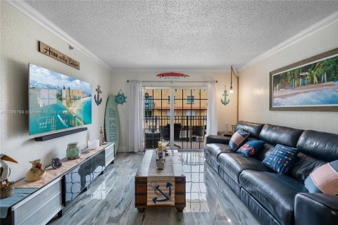 Condominio en venta en Surfside, Florida, 2 dormitorios, 107.77 m2 № 535823 - foto 8