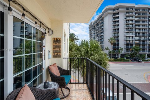 Condominio en venta en Surfside, Florida, 2 dormitorios, 107.77 m2 № 535823 - foto 20