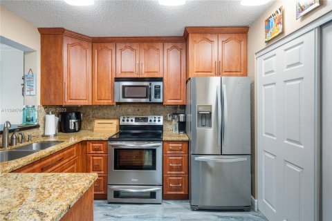 Condominio en venta en Surfside, Florida, 2 dormitorios, 107.77 m2 № 535823 - foto 13