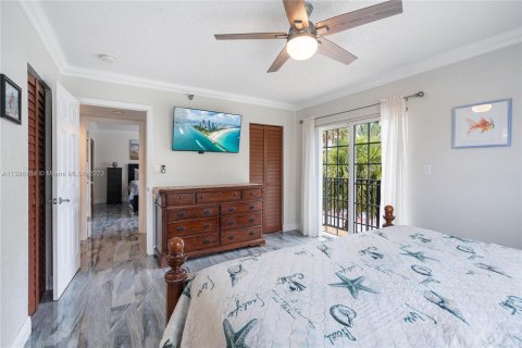 Copropriété à vendre à Surfside, Floride: 2 chambres, 107.77 m2 № 535823 - photo 29