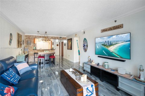 Condominio en venta en Surfside, Florida, 2 dormitorios, 107.77 m2 № 535823 - foto 18