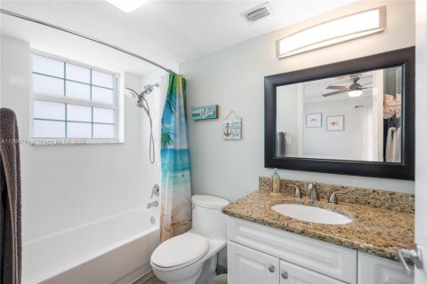 Condominio en venta en Surfside, Florida, 2 dormitorios, 107.77 m2 № 535823 - foto 30