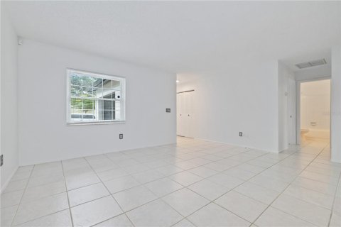 House in Tampa, Florida 3 bedrooms, 124.86 sq.m. № 1342779 - photo 6