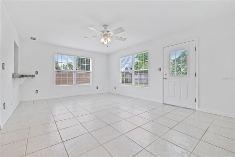 House in Tampa, Florida 3 bedrooms, 124.86 sq.m. № 1342779 - photo 11