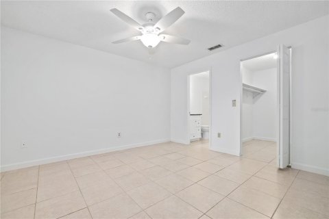 House in Tampa, Florida 3 bedrooms, 124.86 sq.m. № 1342779 - photo 14