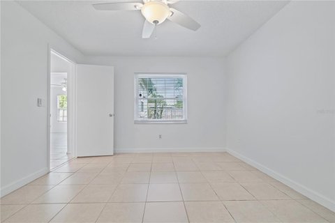 House in Tampa, Florida 3 bedrooms, 124.86 sq.m. № 1342779 - photo 15