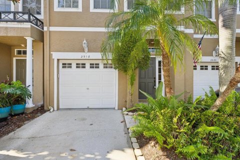 Townhouse in Tampa, Florida 3 bedrooms, 169.83 sq.m. № 1342816 - photo 2