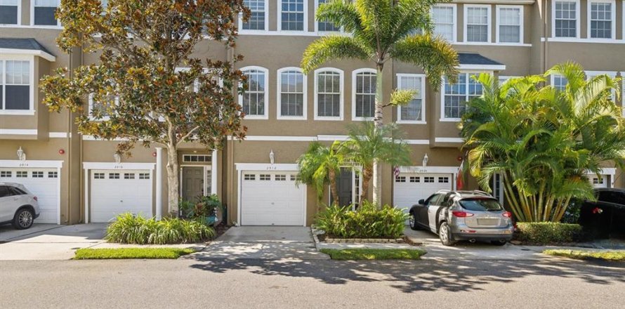 Townhouse in Tampa, Florida 3 bedrooms, 169.83 sq.m. № 1342816