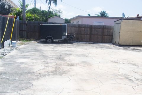 House in Deerfield Beach, Florida 3 bedrooms, 152.45 sq.m. № 1172803 - photo 1