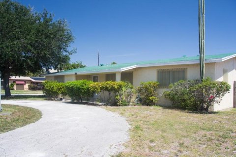 House in Deerfield Beach, Florida 3 bedrooms, 152.45 sq.m. № 1172803 - photo 3