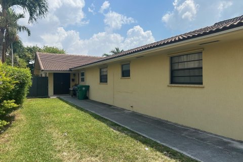 Commercial property in Miami, Florida 253.25 sq.m. № 1182383 - photo 23