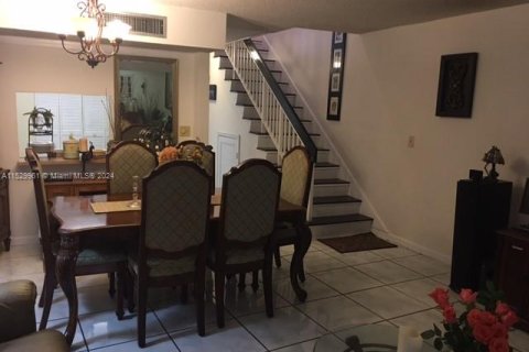 Townhouse in Lauderhill, Florida 3 bedrooms, 145.86 sq.m. № 997919 - photo 17