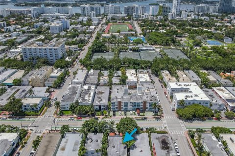 Condo in Miami Beach, Florida, 2 bedrooms  № 1316704 - photo 16