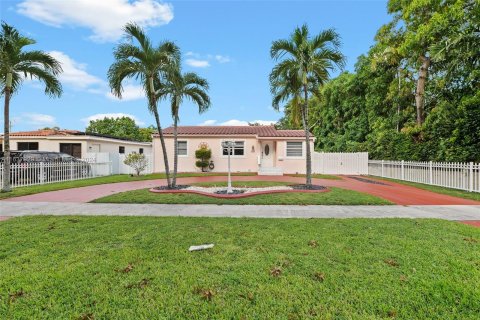 House in Miami Springs, Florida 2 bedrooms, 90.95 sq.m. № 1316702 - photo 3