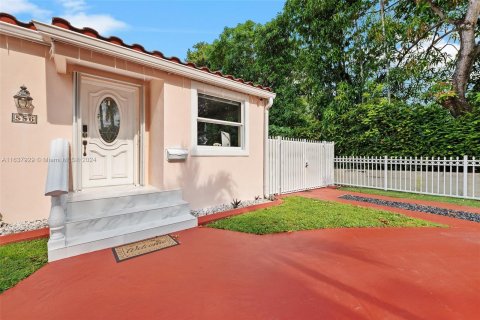 Villa ou maison à vendre à Miami Springs, Floride: 2 chambres, 90.95 m2 № 1316702 - photo 4