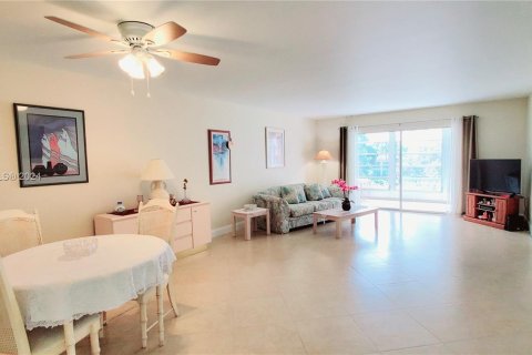 Copropriété à vendre à Coconut Creek, Floride: 2 chambres, 113.81 m2 № 1011253 - photo 8