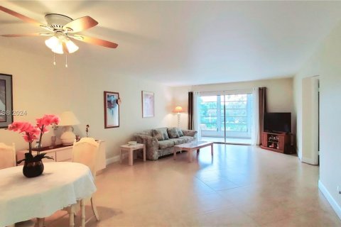 Copropriété à vendre à Coconut Creek, Floride: 2 chambres, 113.81 m2 № 1011253 - photo 13