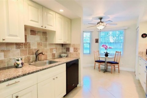 Copropriété à vendre à Coconut Creek, Floride: 2 chambres, 113.81 m2 № 1011253 - photo 4