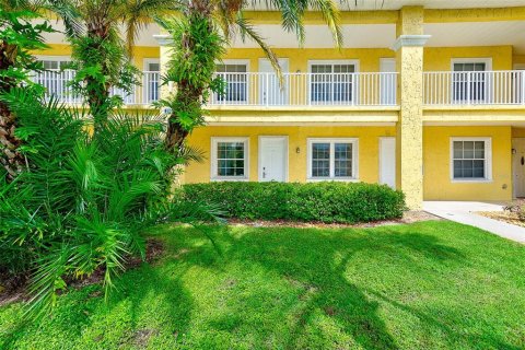 Condominio en venta en Land O' Lakes, Florida, 2 dormitorios, 104.79 m2 № 1342320 - foto 3