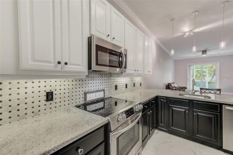 Condo in Land O' Lakes, Florida, 2 bedrooms  № 1342320 - photo 8