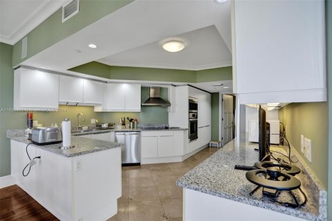 Condo in Aventura, Florida, 2 bedrooms  № 1332384 - photo 27