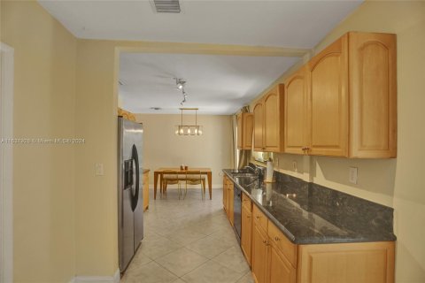 Casa en venta en Cutler Bay, Florida, 3 dormitorios, 128.76 m2 № 1310001 - foto 14