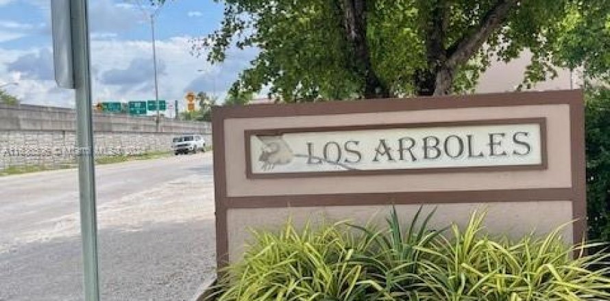 Condo in Hialeah, Florida, 1 bedroom  № 1309950