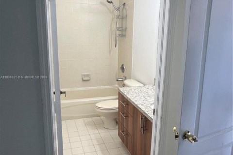 Condo in Hialeah, Florida, 2 bedrooms  № 1309952 - photo 19