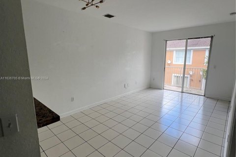 Condo in Hialeah, Florida, 2 bedrooms  № 1309952 - photo 21