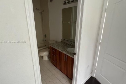 Condo in Hialeah, Florida, 2 bedrooms  № 1309952 - photo 6