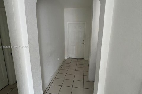 Condo in Hialeah, Florida, 2 bedrooms  № 1309952 - photo 20