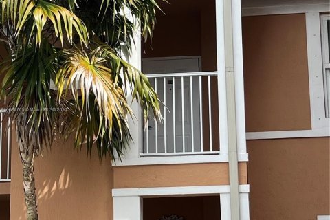 Condo in Hialeah, Florida, 2 bedrooms  № 1309952 - photo 2