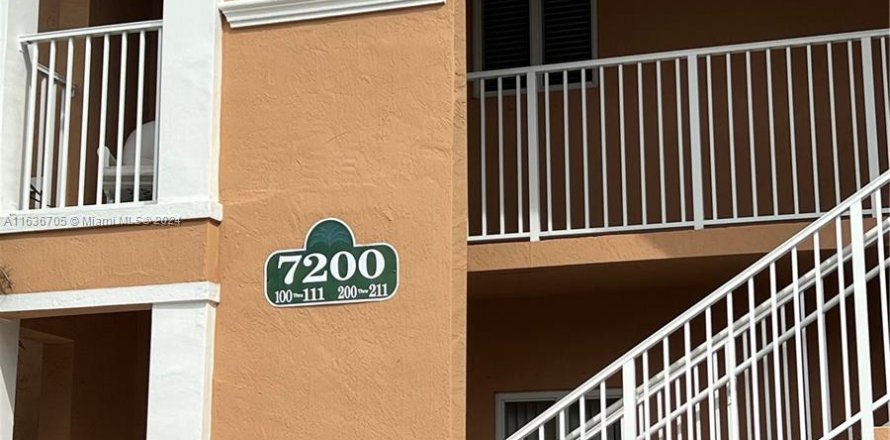 Condo in Hialeah, Florida, 2 bedrooms  № 1309952