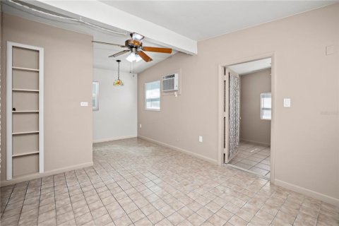 Casa en venta en Port Charlotte, Florida, 1 dormitorio, 48.77 m2 № 1342104 - foto 4