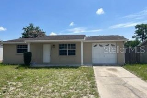 House in Port Richey, Florida 2 bedrooms, 84.73 sq.m. № 1362064 - photo 1