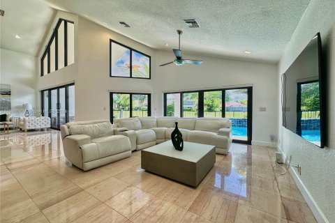 Villa ou maison à vendre à Tamarac, Floride: 3 chambres, 256.32 m2 № 1330332 - photo 4