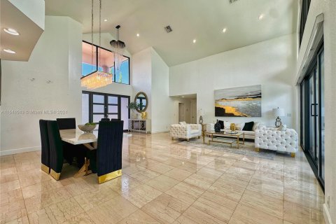 Villa ou maison à vendre à Tamarac, Floride: 3 chambres, 256.32 m2 № 1330332 - photo 8