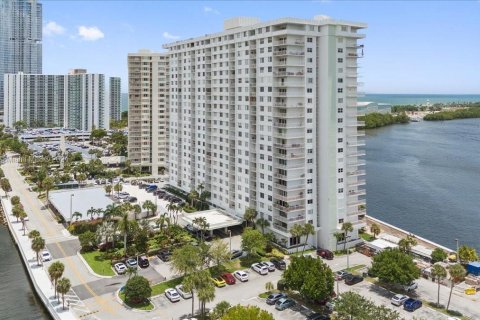 Condo in Sunny Isles Beach, Florida, 1 bedroom  № 1329172 - photo 26